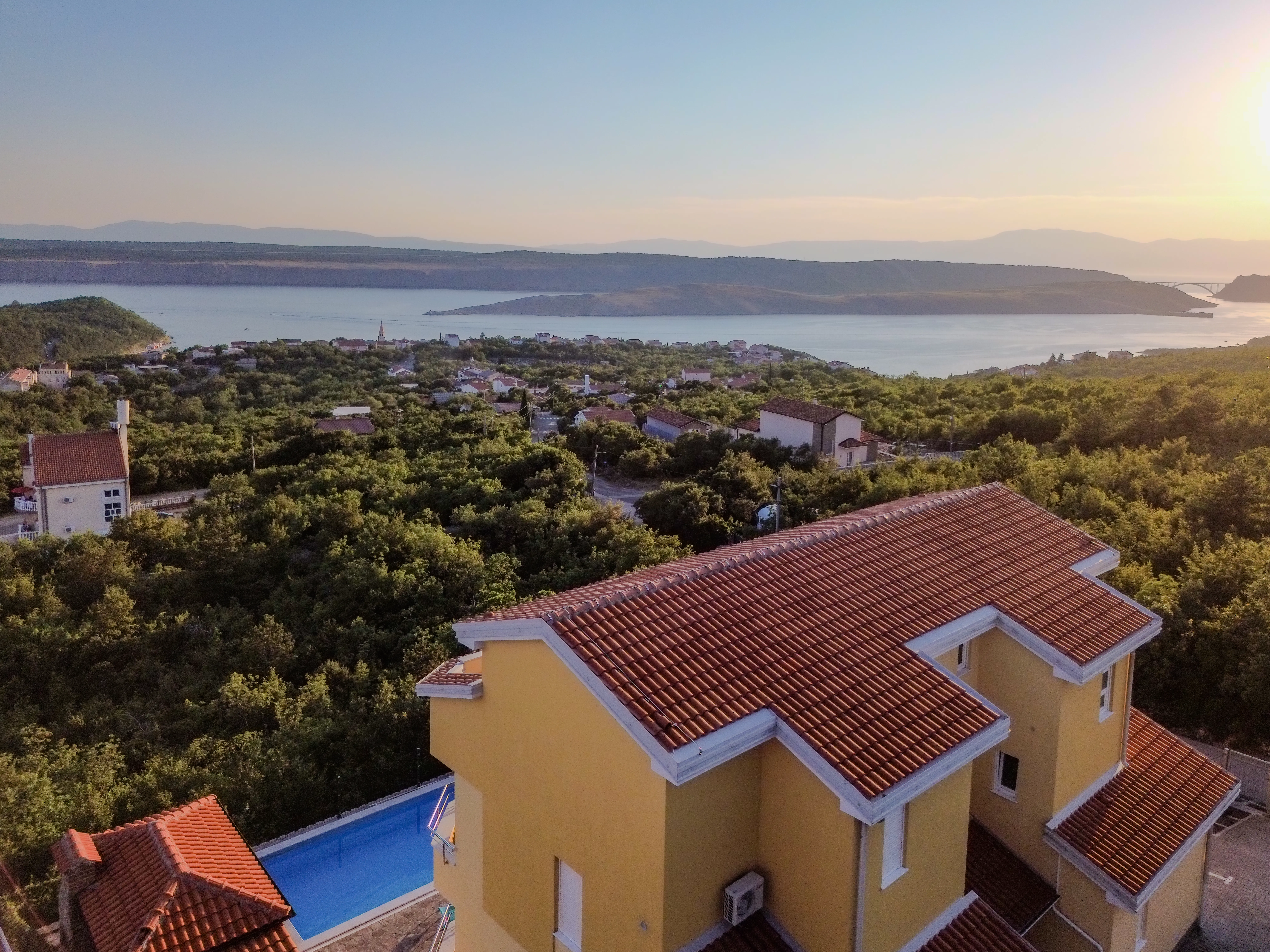 Bazen i pogled na more u Heaven Hillu